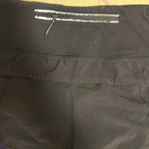 Lululemon speed up shorts 2.5” - Picture 4 of 5